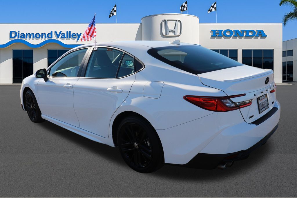 2025 Toyota Camry SE photo 4