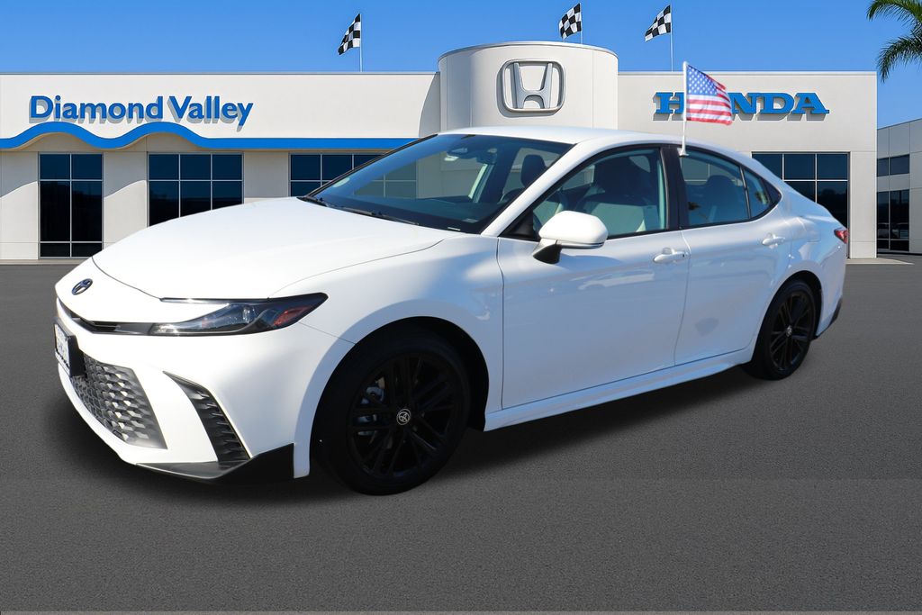 2025 Toyota Camry SE photo 3