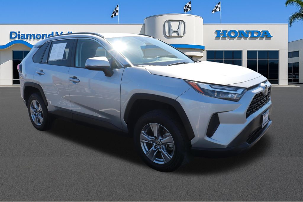 2025 Toyota RAV4 XLE FWD's photo
