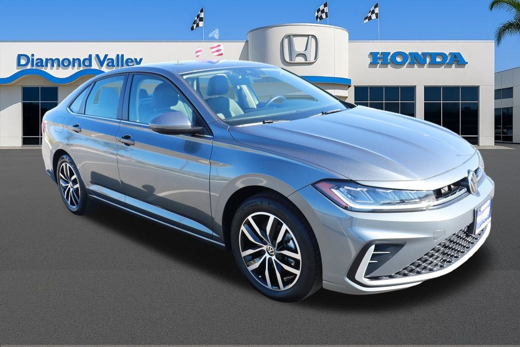 Used 2025 Volkswagen Jetta 1.5T SE Sedan