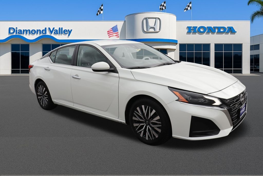 Used 2023 Nissan Altima 2.5 SV Sedan