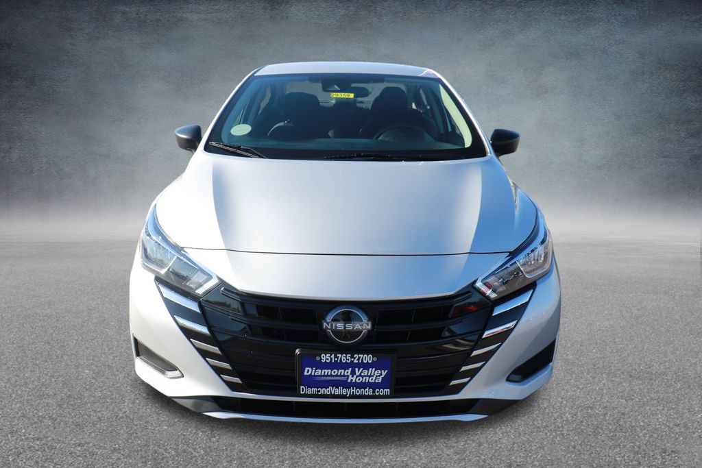 2023 Nissan Versa 1.6 S photo 2
