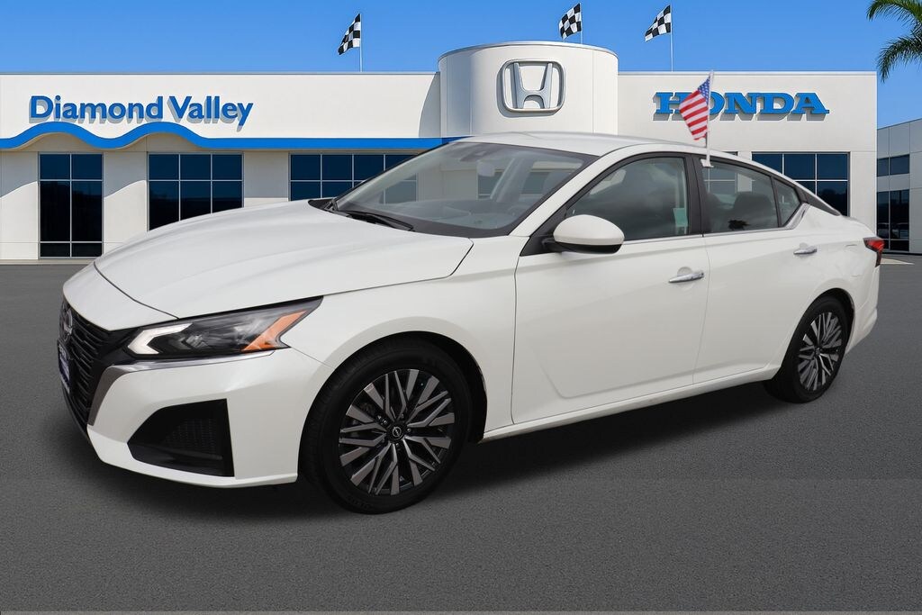 Used 2023 Nissan Altima 2.5 SV Sedan