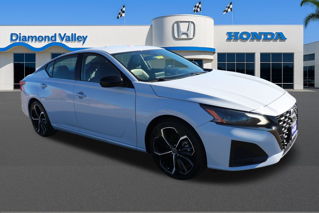2023 Nissan Altima SR