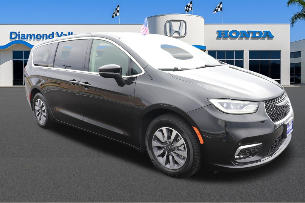 2023 Chrysler Pacifica Hybrid Touring L