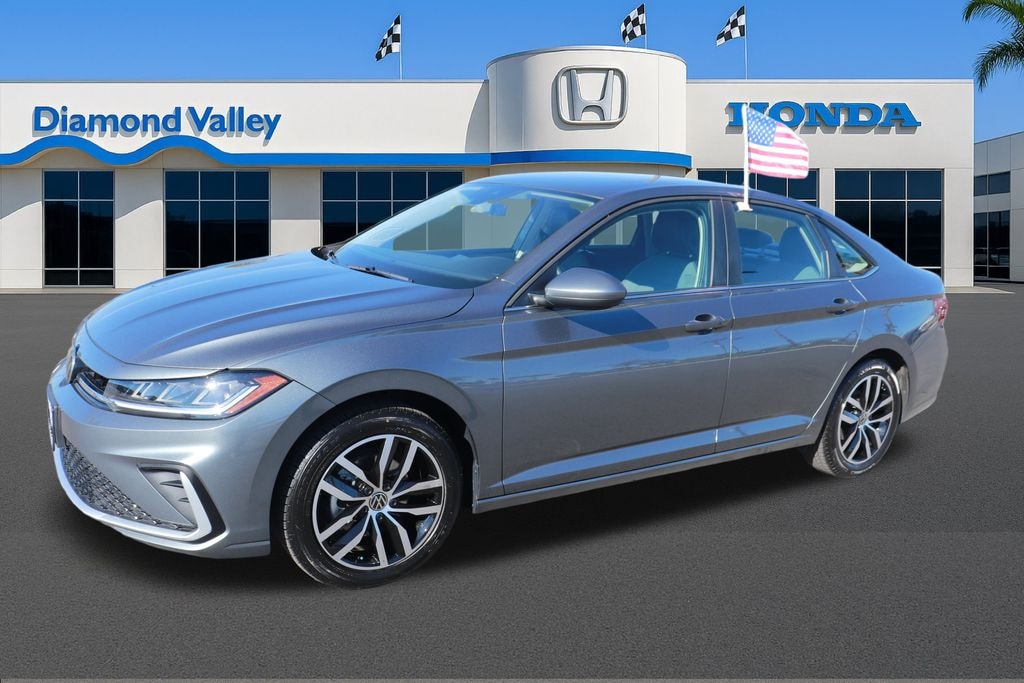 Used 2025 Volkswagen Jetta 1.5T SE Sedan