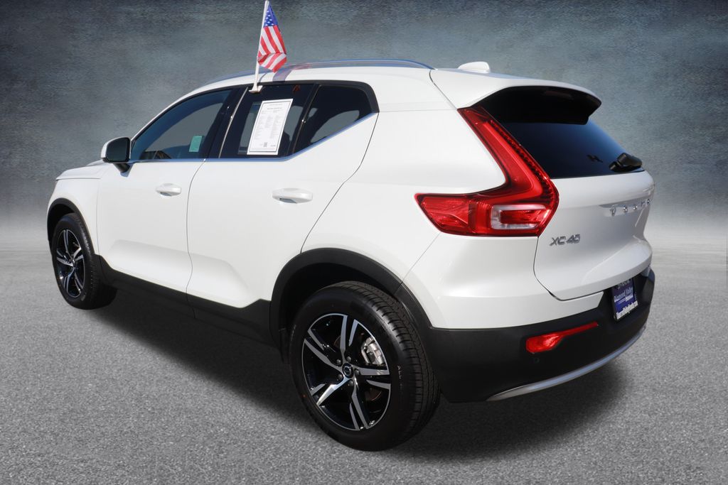 2024 Volvo XC40 Core photo 4