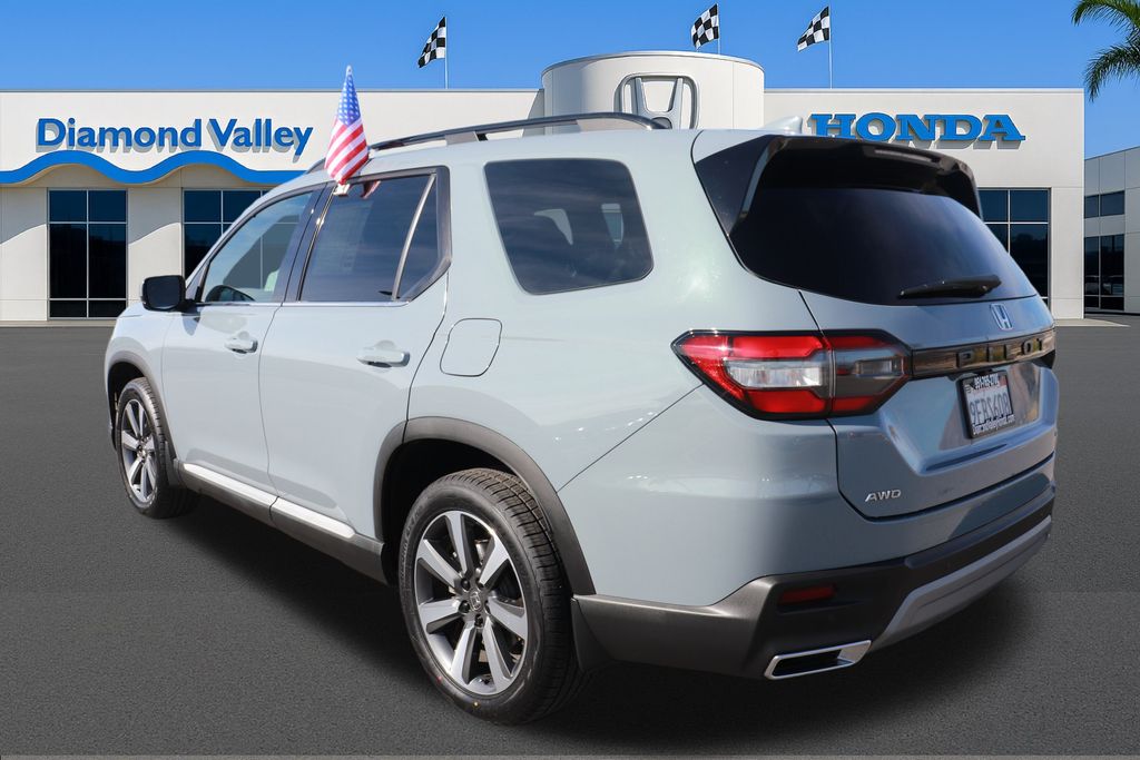 2023 Honda Pilot Touring photo 3