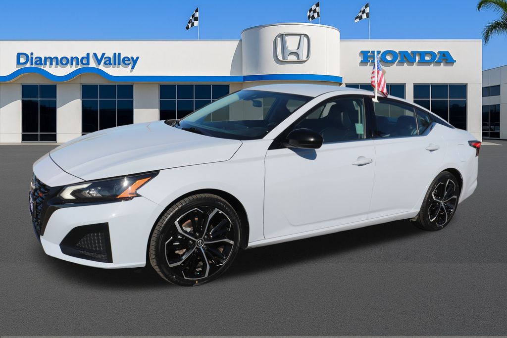 2023 Nissan Altima 2.5 SR photo 3