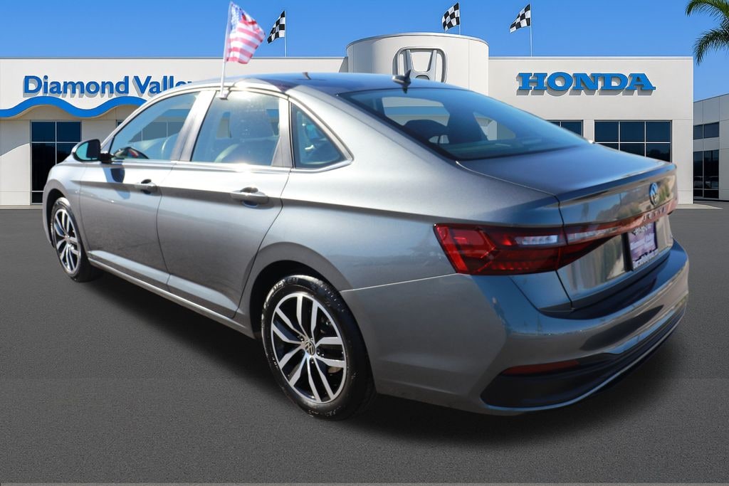 Used 2025 Volkswagen Jetta 1.5T SE Sedan