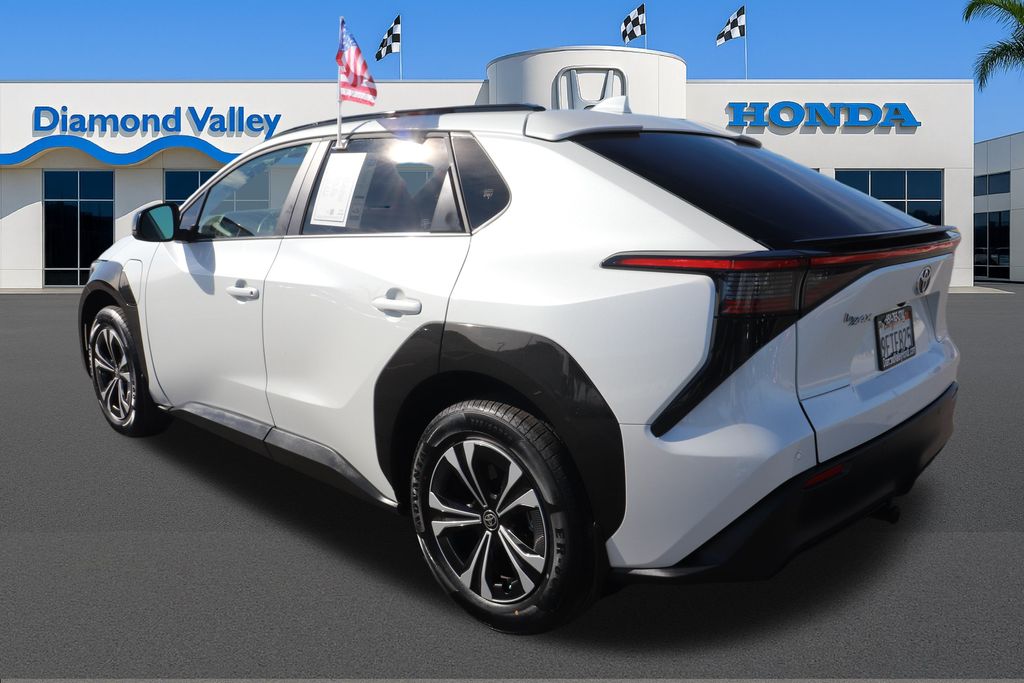 2023 Toyota bZ4X XLE photo 4