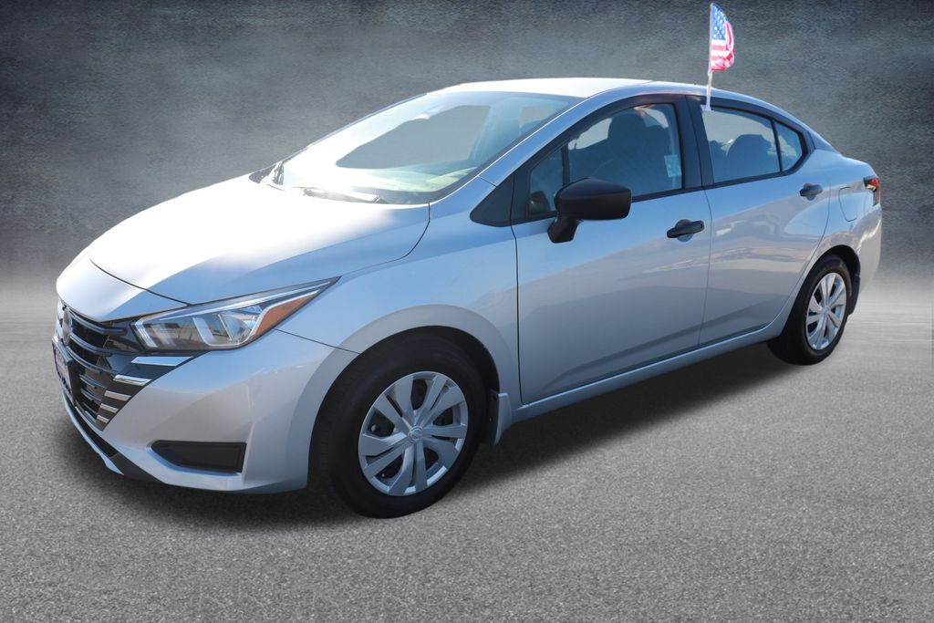 2023 Nissan Versa 1.6 S photo 3