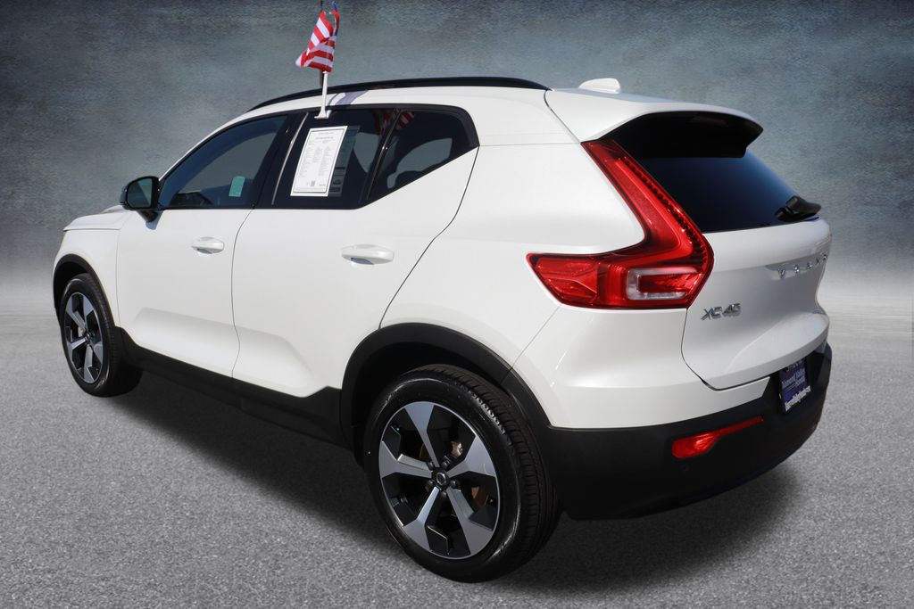 2024 Volvo XC40 Core photo 4