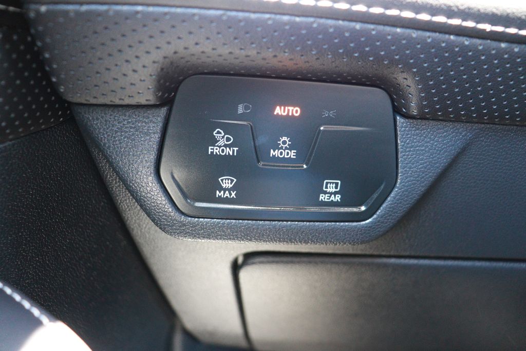 2025 Volkswagen Atlas Cross Sport SE w/Tech - Photo 24