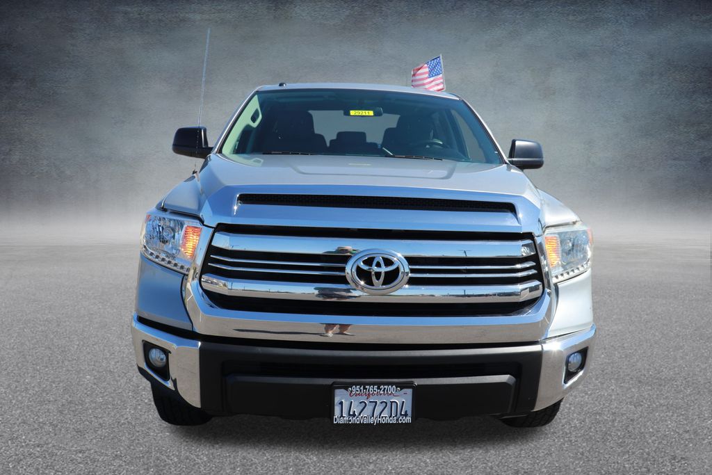 2017 Toyota Tundra SR5 photo 2