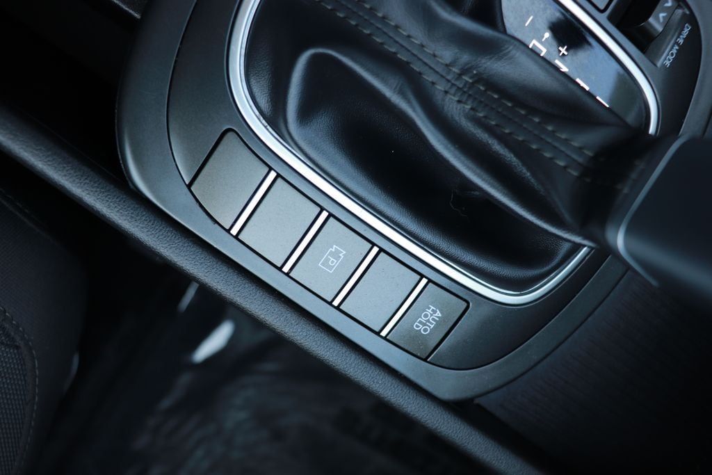 2025 Hyundai Kona SEL - Photo 16