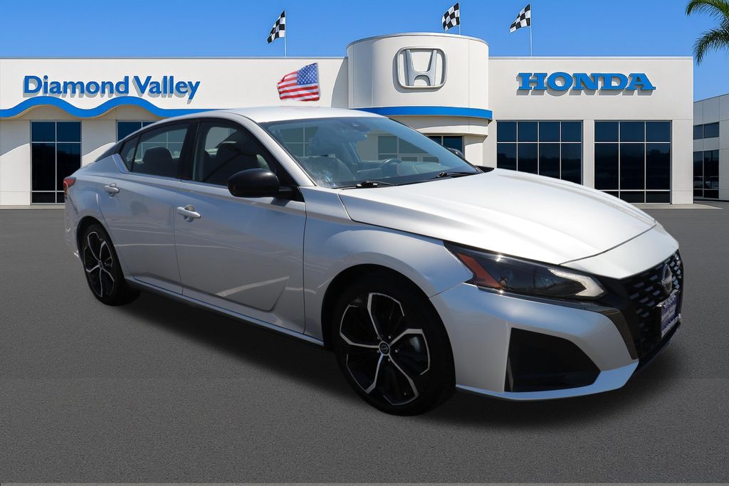 2024 Nissan Altima 2.5 SR's photo