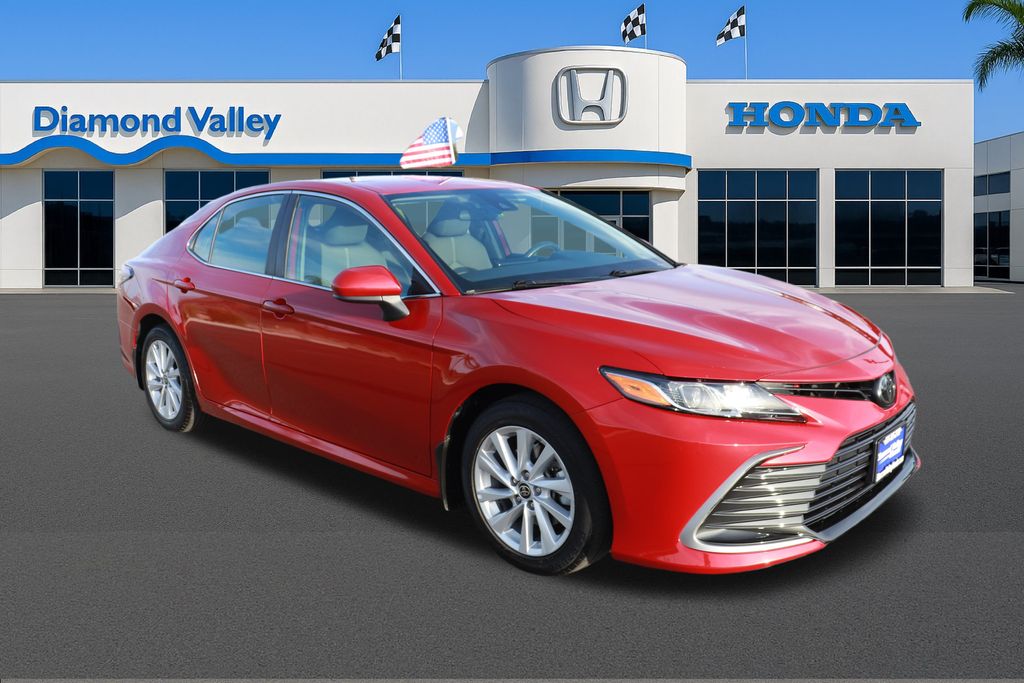 2023 Toyota Camry LE's photo