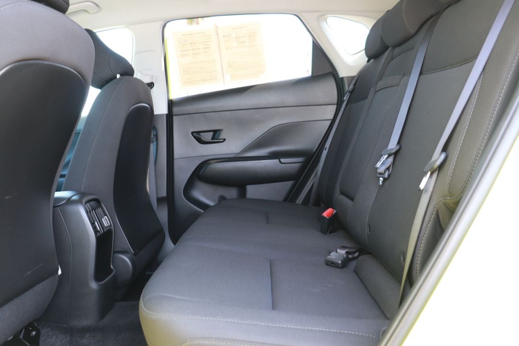2025 Hyundai Kona SEL - Photo 12