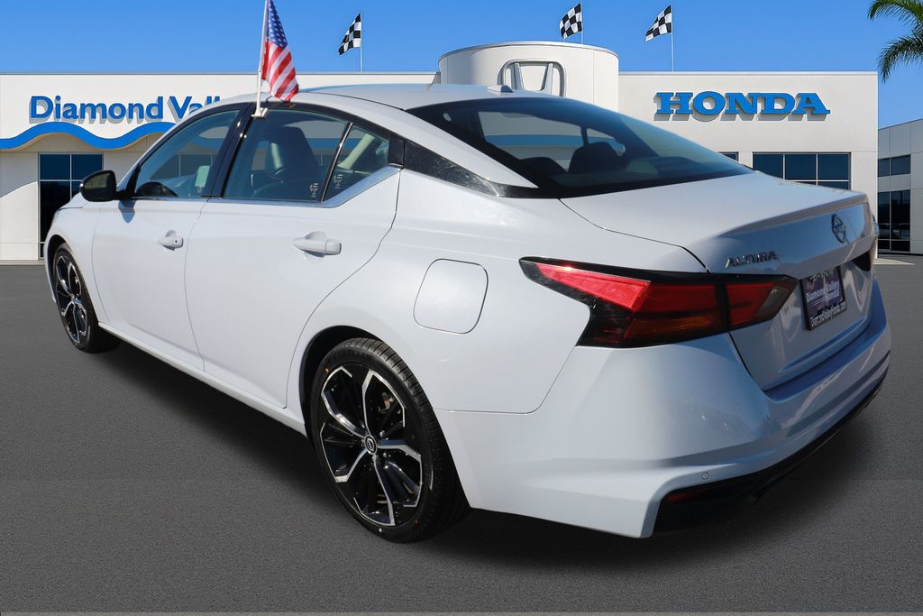 2023 Nissan Altima 2.5 SR photo 4