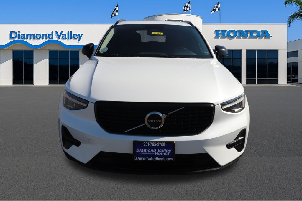 Used 2024 Volvo XC40 B5 Core SUV