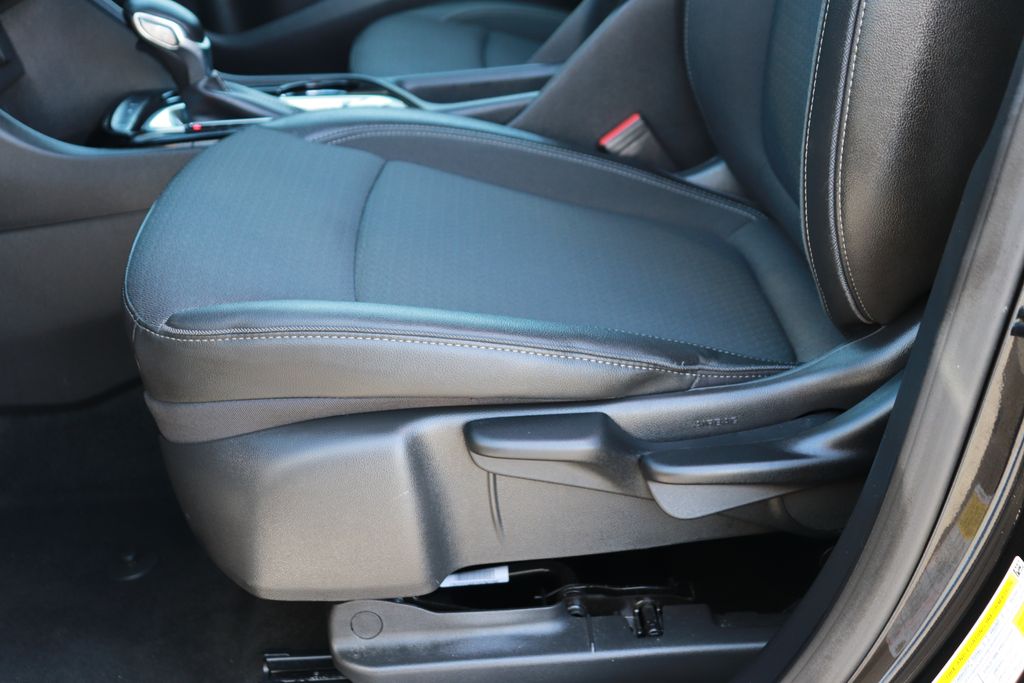 2025 Buick Encore GX Preferred - Photo 10