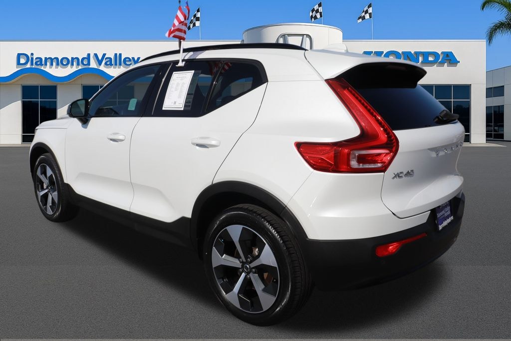 Used 2024 Volvo XC40 B5 Core SUV