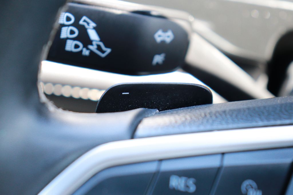 2025 Volkswagen Atlas Cross Sport SE w/Tech - Photo 20