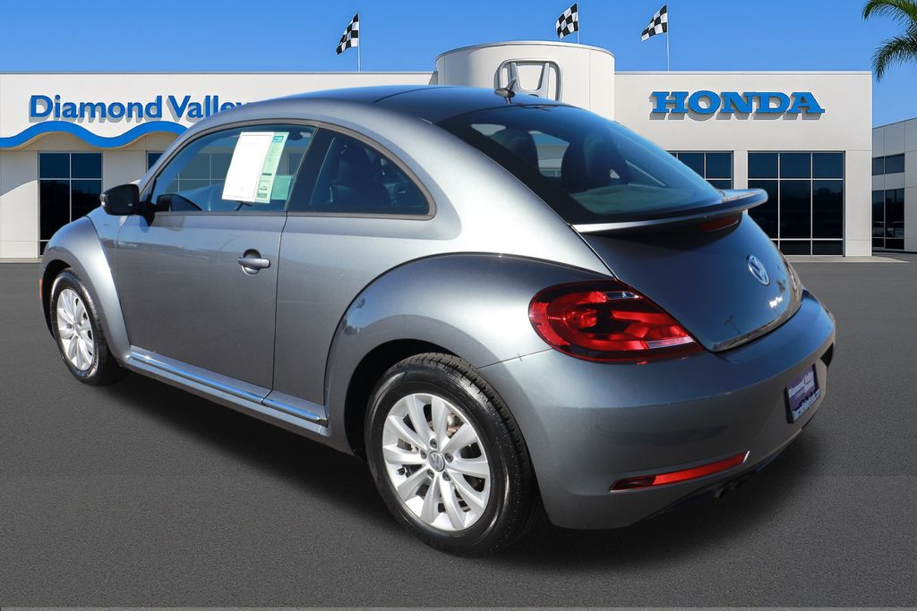2019 Volkswagen Beetle S photo 2