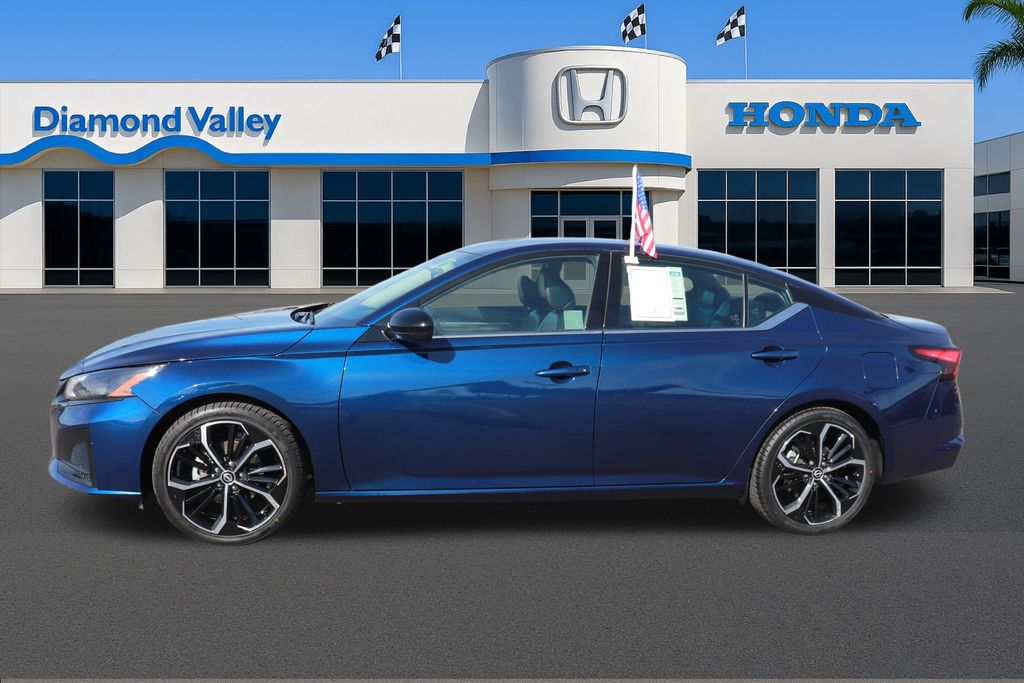 2023 Nissan Altima 2.5 SR photo 4