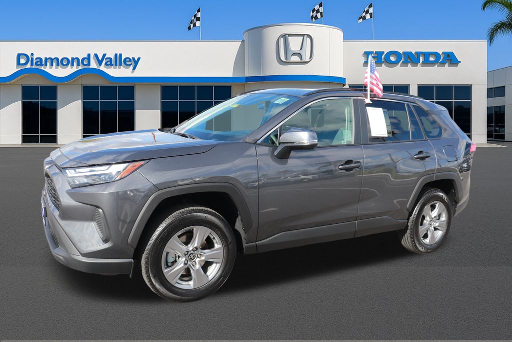 2025 Toyota RAV4 XLE photo 3