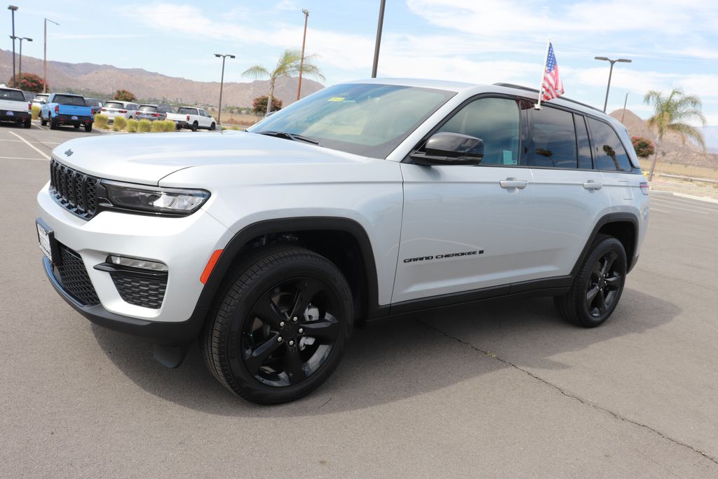 2025 Jeep Grand Cherokee Limited photo 3