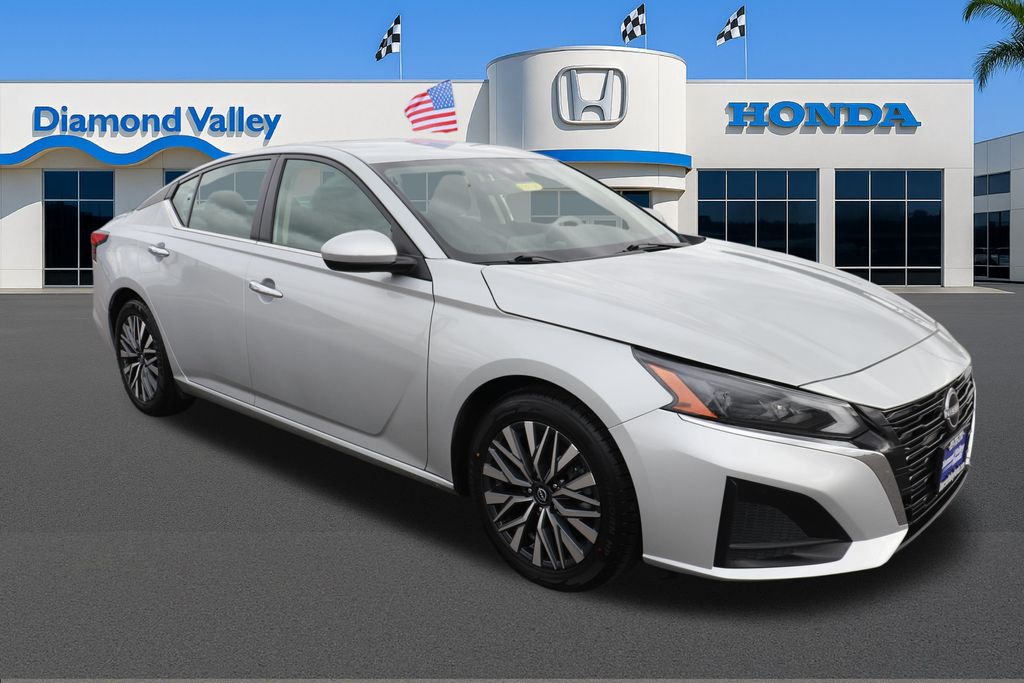 2023 Nissan Altima SV's photo