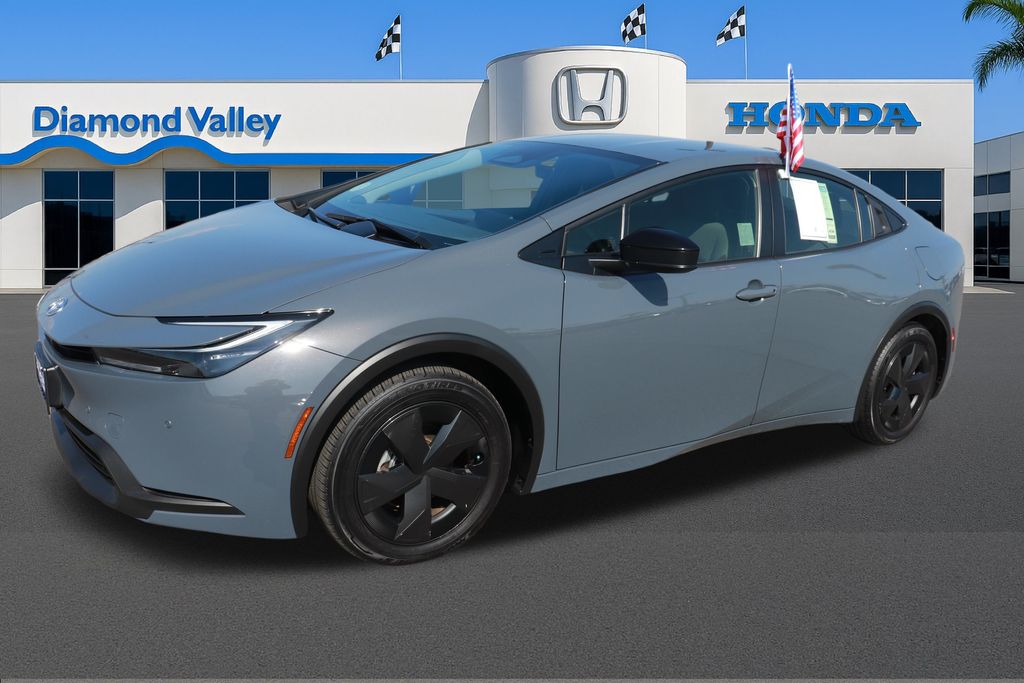 2024 Toyota Prius LE photo 3