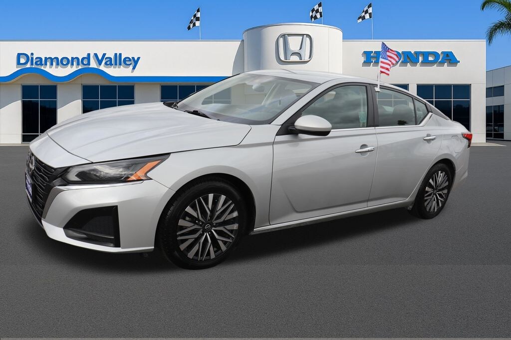 Used 2023 Nissan Altima 2.5 SV Sedan