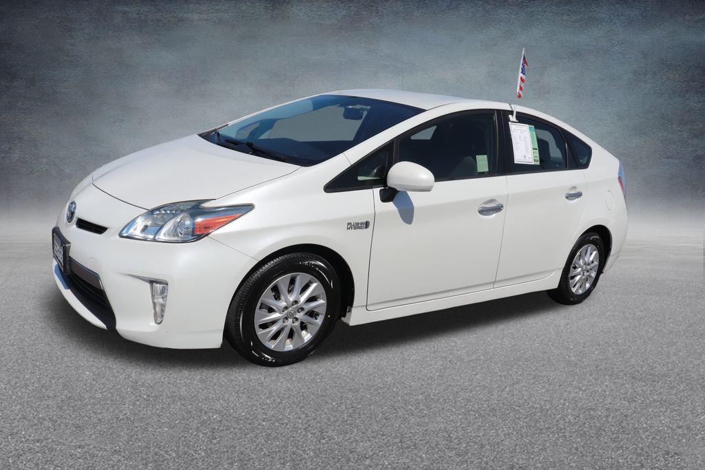 2014 Toyota Prius Plug-in photo 3