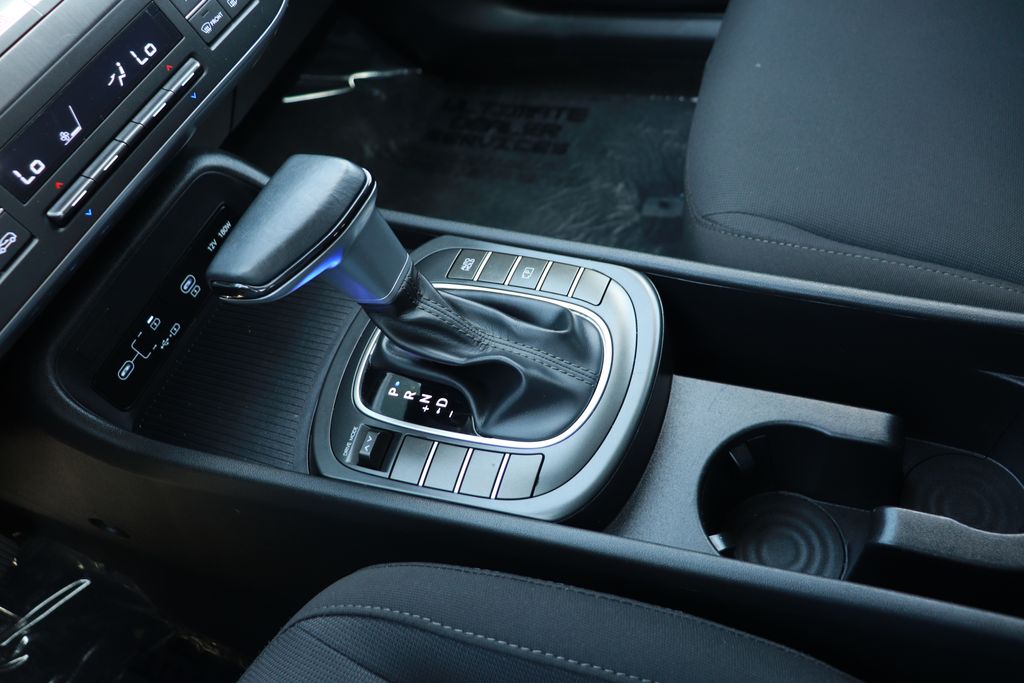 2025 Hyundai Kona SEL - Photo 15