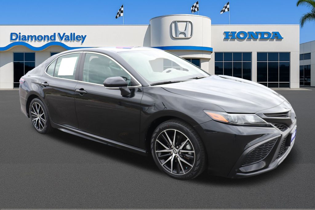 2023 Toyota Camry SE's photo