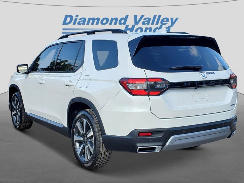2025 Honda Pilot Touring photo 4