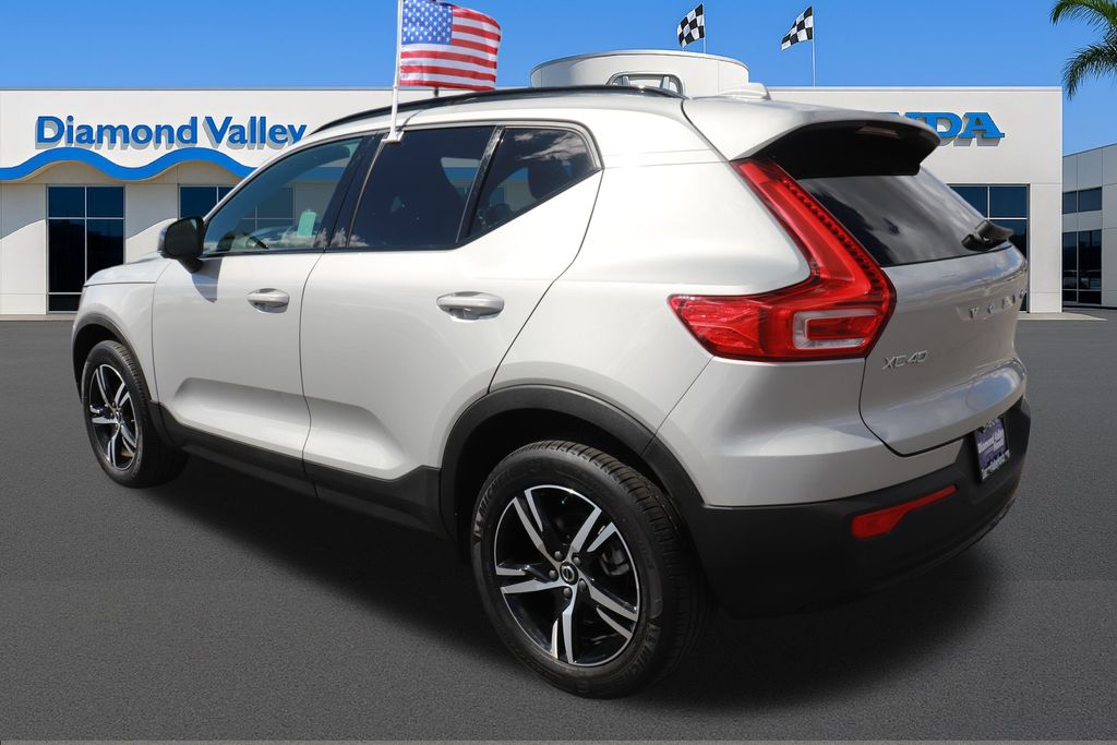 2024 Volvo XC40 Core photo 4