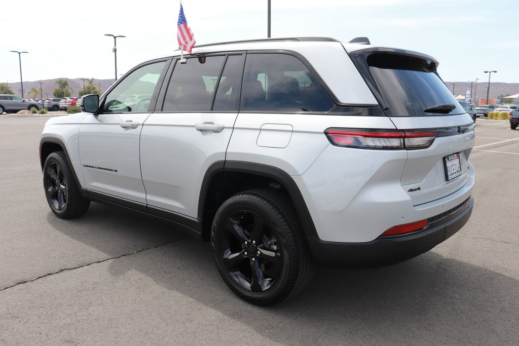 2025 Jeep Grand Cherokee Limited photo 4