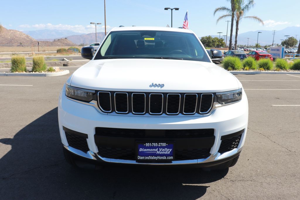 2023 Jeep Grand Cherokee Laredo Altitude photo 2