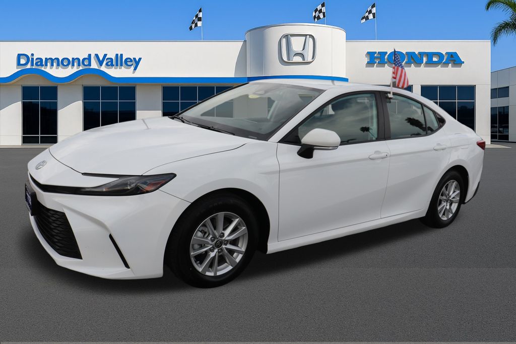 2025 Toyota Camry LE Hybrid photo 3