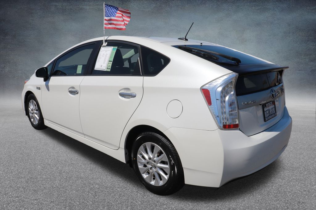 2014 Toyota Prius Plug-in photo 4