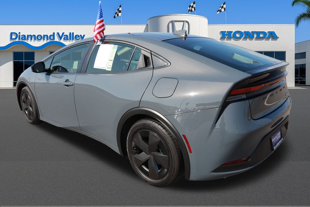 2024 Toyota Prius LE photo 4
