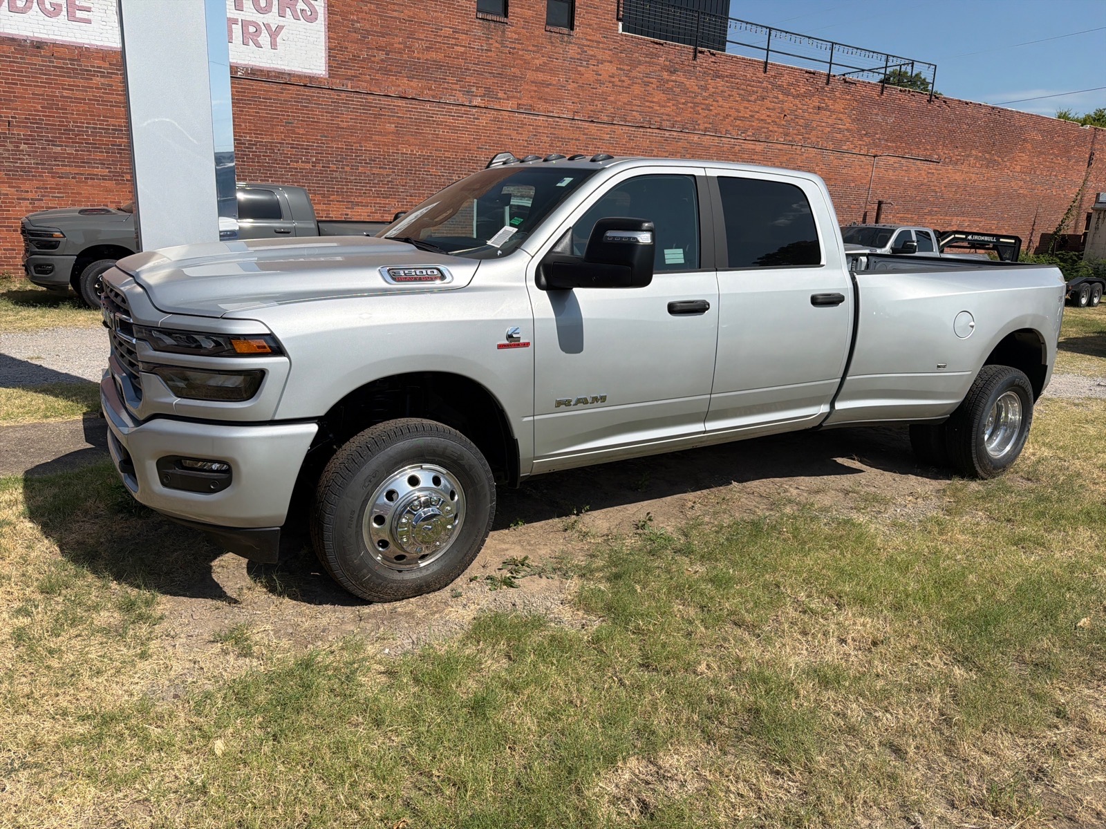 2026 Ram 3500 BIG HORN CREW CAB 4X4 8' BOX Pickup