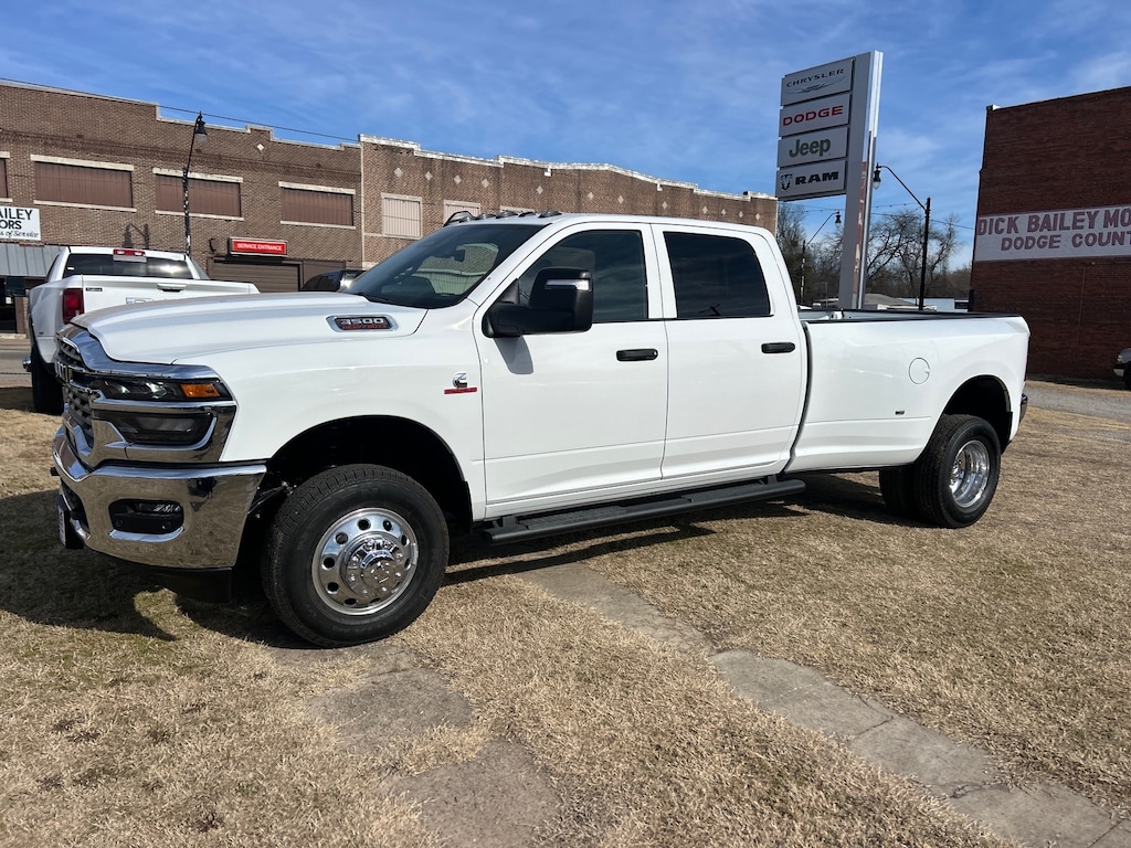 New 2026 Ram 3500 TRADESMAN CREW CAB 4X4 8' BOX Pickup