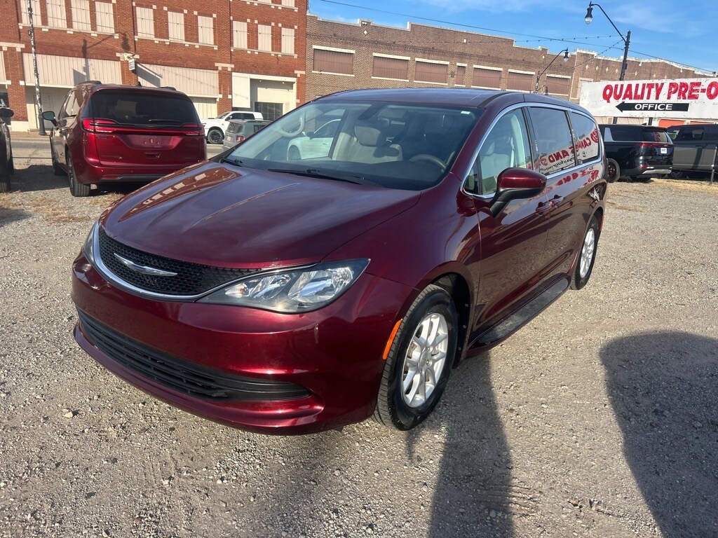 Used 2017 Chrysler Pacifica Touring Touring Mini-Van
