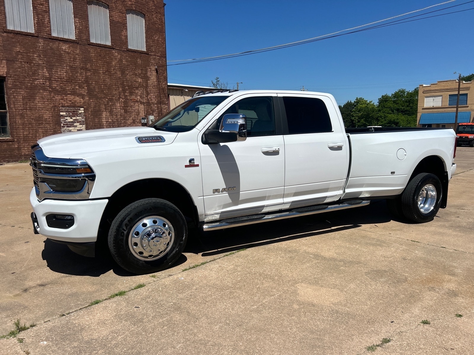 2025 RAM 3500 Laramie 4X4 Crew Cab LWB's photo