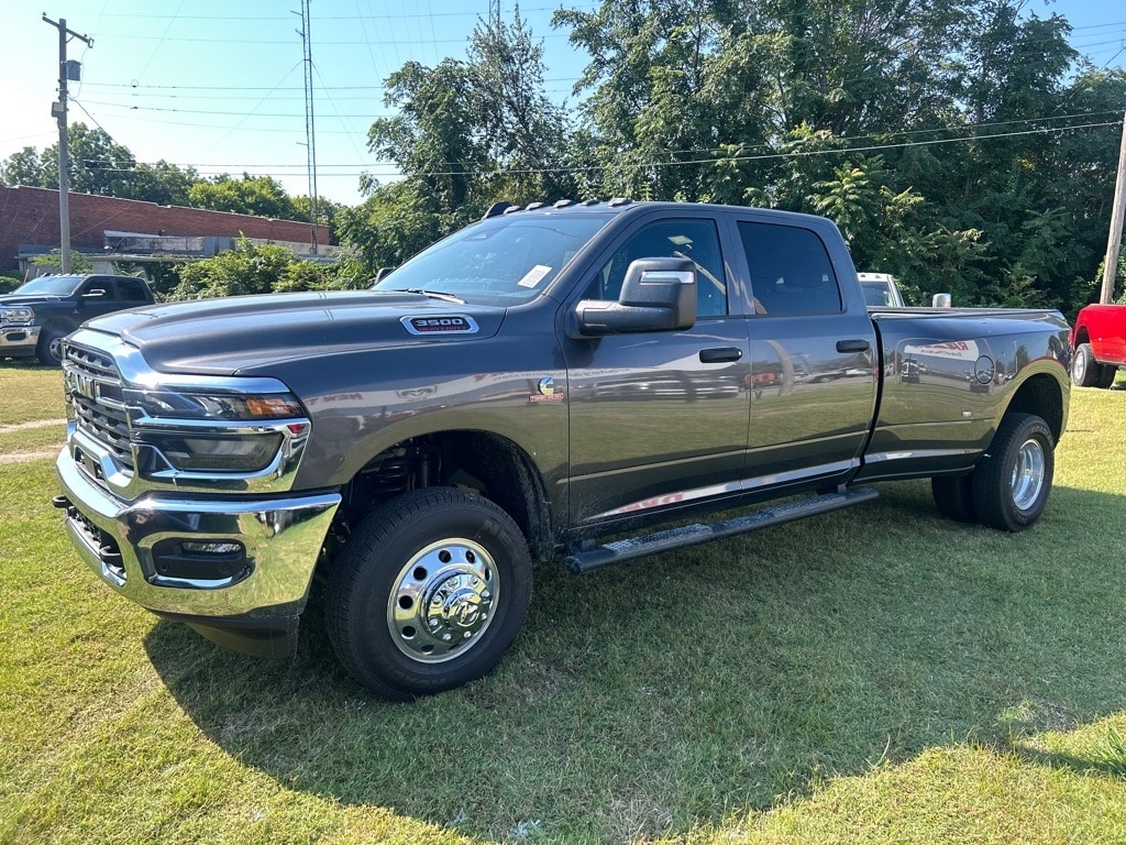 2025 Ram 3500 TRADESMAN CREW CAB 4X4 8' BOX